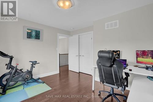 17 Lagoon Avenue, Hamilton (Hamilton Beach), ON - Indoor Photo Showing Gym Room