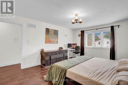 17 Lagoon Avenue, Hamilton (Hamilton Beach), ON - Indoor Photo Showing Bedroom