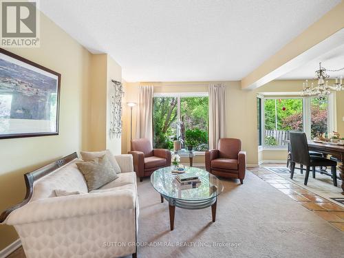 172 Spruce Street, Aurora (Aurora Village), ON - Indoor Photo Showing Living Room