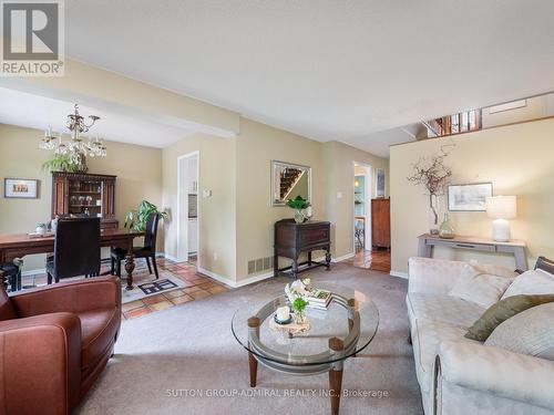 172 Spruce Street, Aurora (Aurora Village), ON - Indoor Photo Showing Living Room