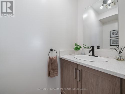 172 Spruce Street, Aurora (Aurora Village), ON - Indoor Photo Showing Bathroom