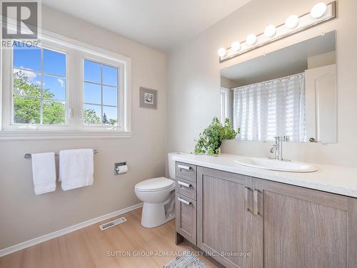 172 Spruce Street, Aurora (Aurora Village), ON - Indoor Photo Showing Bathroom