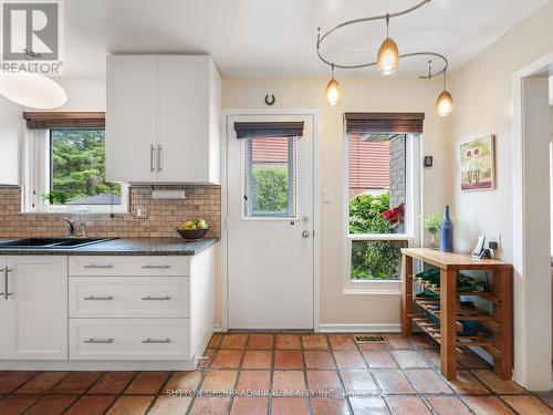 172 Spruce Street, Aurora (Aurora Village), ON - Indoor Photo Showing Kitchen With Double Sink