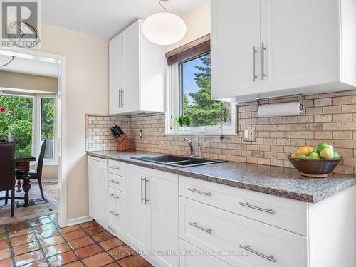 172 Spruce Street, Aurora (Aurora Village), ON - Indoor Photo Showing Kitchen With Double Sink