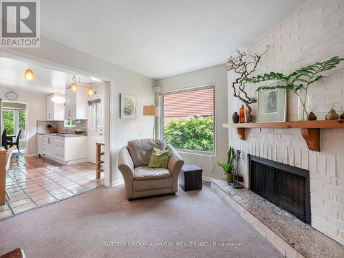 172 Spruce Street, Aurora (Aurora Village), ON - Indoor Photo Showing Living Room With Fireplace