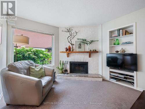 172 Spruce Street, Aurora (Aurora Village), ON - Indoor Photo Showing Living Room With Fireplace