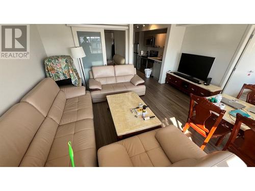 775 Academy Way Unit# 322, Kelowna, BC - Indoor Photo Showing Living Room