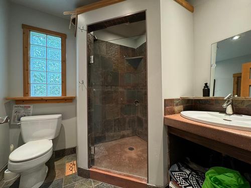 665 Gagne Road, Nelson, BC - Indoor Photo Showing Bathroom