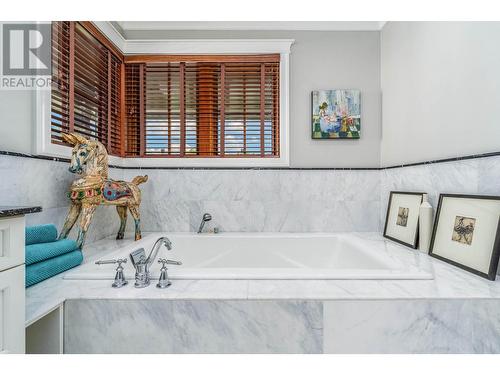 622 5Th Avenue, Fernie, BC - Indoor Photo Showing Bathroom