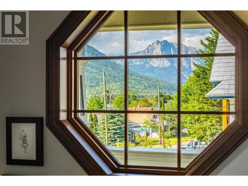 622 5Th Avenue, Fernie, BC - Indoor Photo Showing Other Room