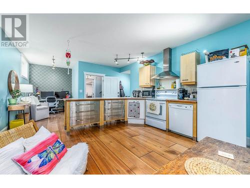 622 5Th Avenue, Fernie, BC - Indoor Photo Showing Kitchen