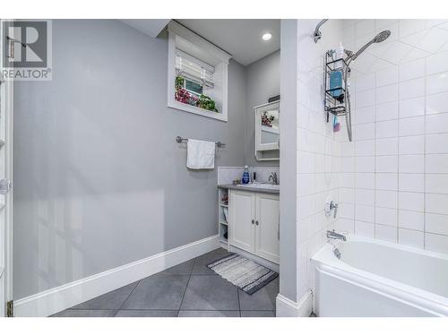 622 5Th Avenue, Fernie, BC - Indoor Photo Showing Bathroom