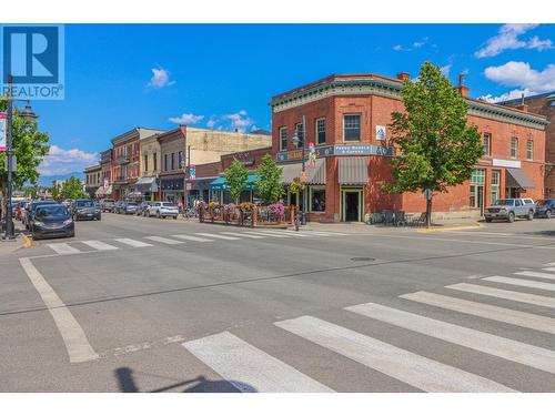 622 5Th Avenue, Fernie, BC - Outdoor