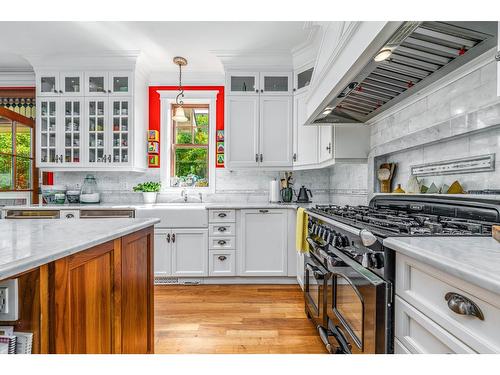 622 5Th Avenue, Fernie, BC - Indoor Photo Showing Kitchen