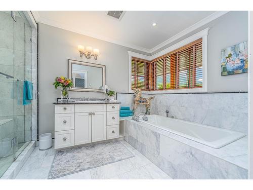 622 5Th Avenue, Fernie, BC - Indoor Photo Showing Bathroom