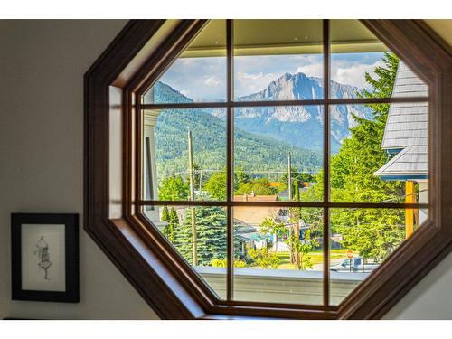 622 5Th Avenue, Fernie, BC - Indoor Photo Showing Other Room