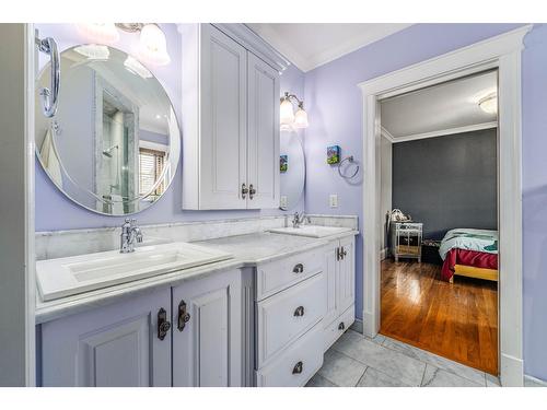 622 5Th Avenue, Fernie, BC - Indoor Photo Showing Bathroom