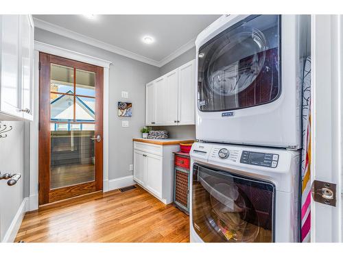 622 5Th Avenue, Fernie, BC - Indoor Photo Showing Laundry Room