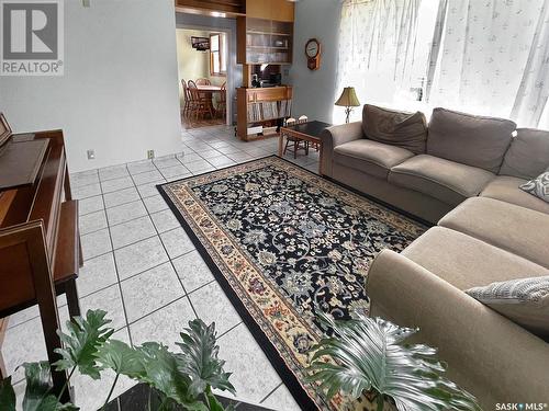 1147 Sidney Street E, Swift Current, SK - Indoor Photo Showing Living Room