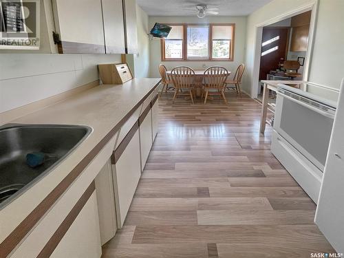 1147 Sidney Street E, Swift Current, SK - Indoor Photo Showing Kitchen