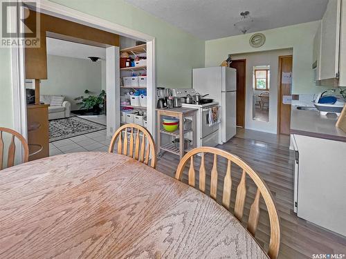 1147 Sidney Street E, Swift Current, SK - Indoor Photo Showing Dining Room