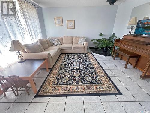 1147 Sidney Street E, Swift Current, SK - Indoor Photo Showing Living Room