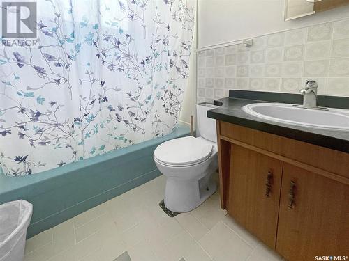 1147 Sidney Street E, Swift Current, SK - Indoor Photo Showing Bathroom