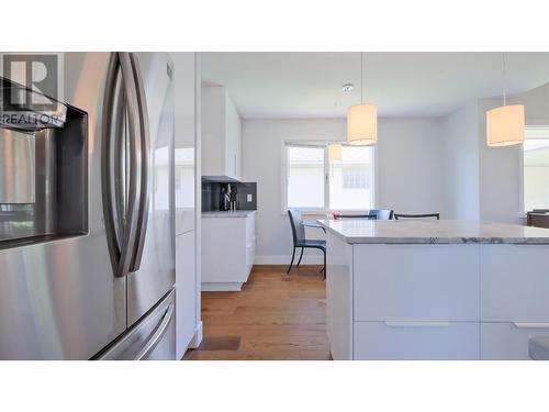 950 Lanfranco Road Unit# 45, Kelowna, BC - Indoor Photo Showing Kitchen With Stainless Steel Kitchen With Upgraded Kitchen