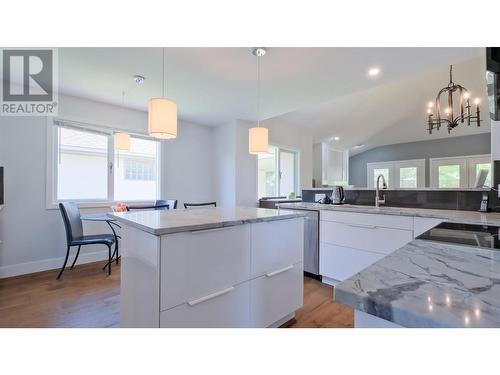 950 Lanfranco Road Unit# 45, Kelowna, BC - Indoor Photo Showing Kitchen