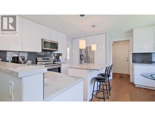 950 Lanfranco Road Unit# 45, Kelowna, BC - Indoor Photo Showing Kitchen With Stainless Steel Kitchen With Upgraded Kitchen