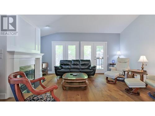 950 Lanfranco Road Unit# 45, Kelowna, BC - Indoor Photo Showing Living Room With Fireplace