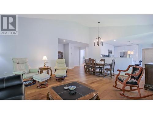 950 Lanfranco Road Unit# 45, Kelowna, BC - Indoor Photo Showing Living Room