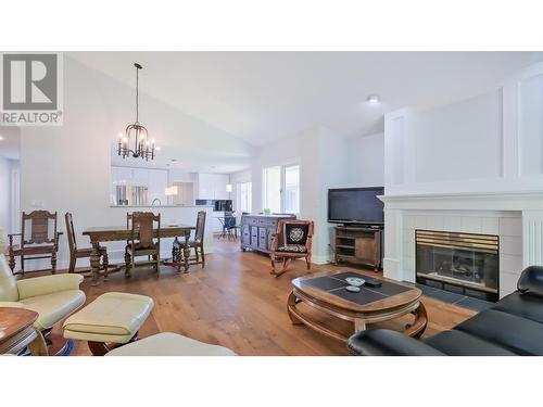 950 Lanfranco Road Unit# 45, Kelowna, BC - Indoor Photo Showing Living Room With Fireplace