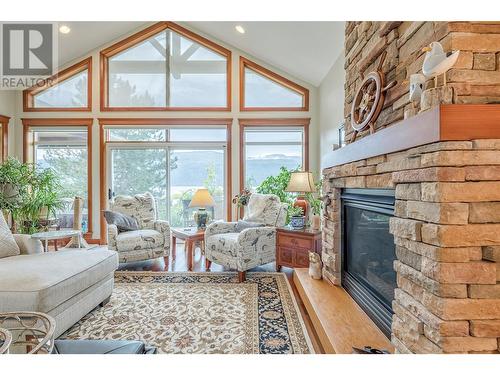 15714 Whiskey Cove Road, Lake Country, BC - Indoor Photo Showing Living Room With Fireplace