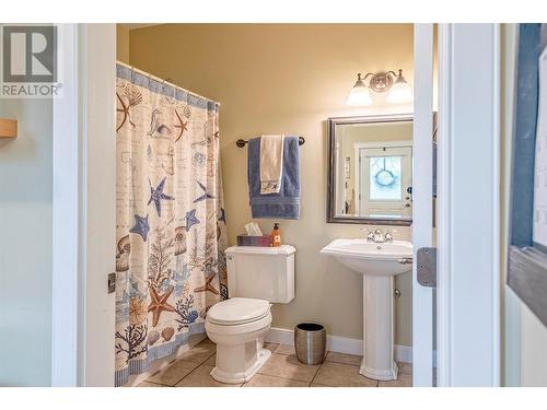 15714 Whiskey Cove Road, Lake Country, BC - Indoor Photo Showing Bathroom