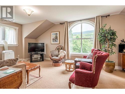 15714 Whiskey Cove Road, Lake Country, BC - Indoor Photo Showing Living Room