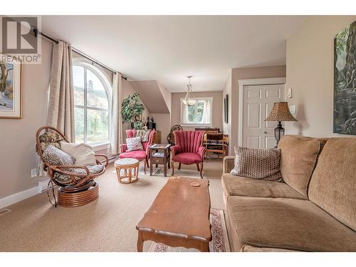 15714 Whiskey Cove Road, Lake Country, BC - Indoor Photo Showing Living Room