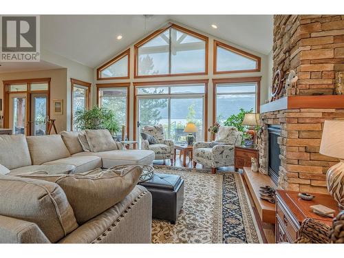 15714 Whiskey Cove Road, Lake Country, BC - Indoor Photo Showing Living Room With Fireplace