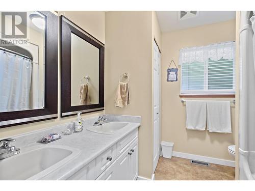 2856 Hilltop Road, Blind Bay, BC - Indoor Photo Showing Bathroom