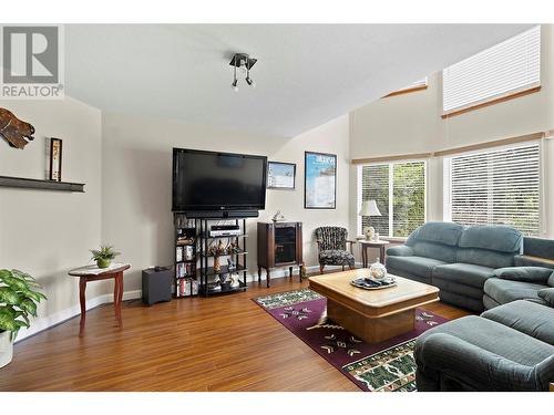 2856 Hilltop Road, Blind Bay, BC - Indoor Photo Showing Living Room