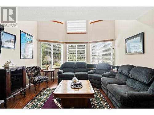 2856 Hilltop Road, Blind Bay, BC - Indoor Photo Showing Living Room