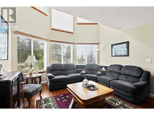 2856 Hilltop Road, Blind Bay, BC - Indoor Photo Showing Living Room