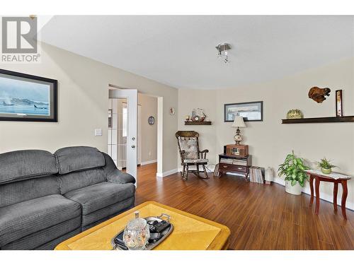 2856 Hilltop Road, Blind Bay, BC - Indoor Photo Showing Living Room