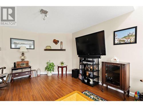 2856 Hilltop Road, Blind Bay, BC - Indoor Photo Showing Living Room