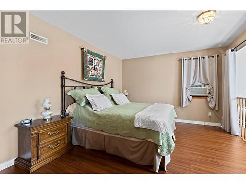 2856 Hilltop Road, Blind Bay, BC - Indoor Photo Showing Bedroom