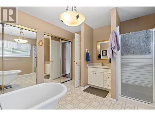 2856 Hilltop Road, Blind Bay, BC - Indoor Photo Showing Bathroom