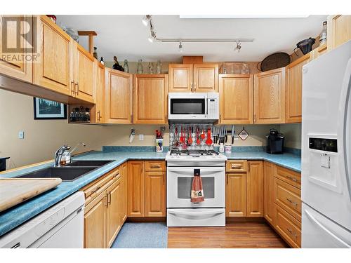 2856 Hilltop Road, Blind Bay, BC - Indoor Photo Showing Kitchen