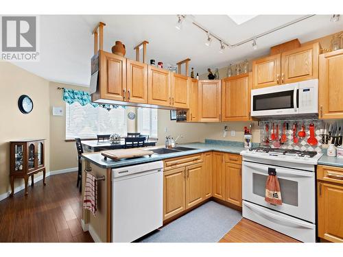 2856 Hilltop Road, Blind Bay, BC - Indoor Photo Showing Kitchen With Double Sink