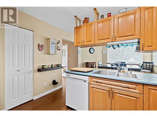 2856 Hilltop Road, Blind Bay, BC - Indoor Photo Showing Kitchen With Double Sink