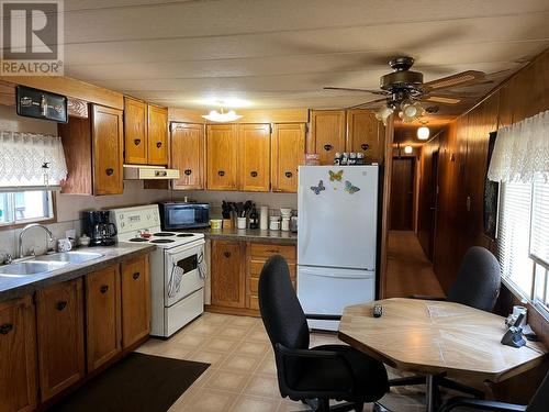 159 Schulte Crescent, Castlegar, BC - Indoor Photo Showing Kitchen